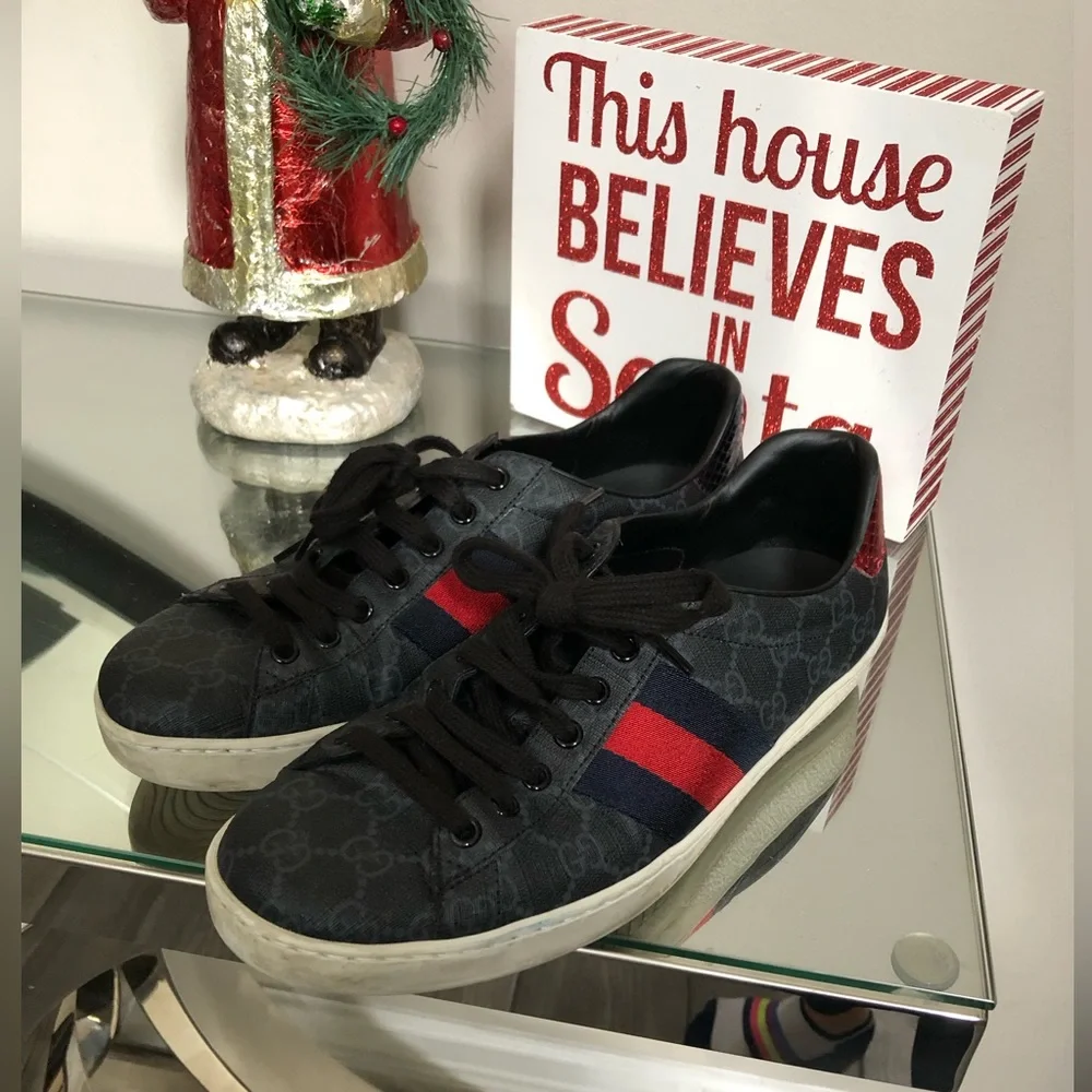 Men’s gently loved Gucci sneakers. Awesome colors 🩵 - Picture 1 of 10